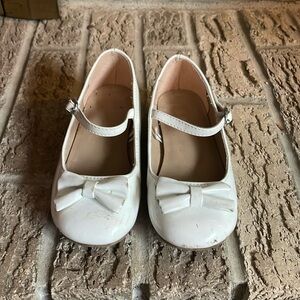 White dress shoes with a buckle and bow size toddler 10